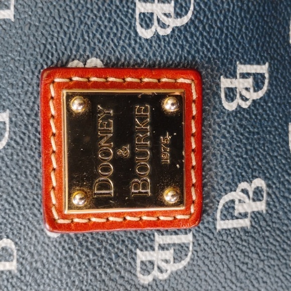 Dooney & Bourke Satchel Handbag / lightly used - Picture 2 of 10